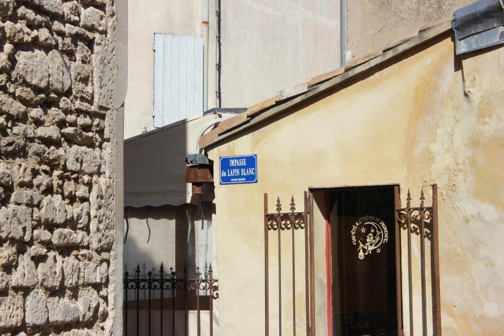 Mas De Valrugues Holifrance Aparthotel Saint-Remy-de-Provence Exterior photo